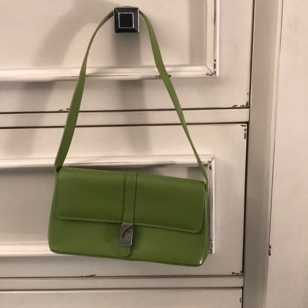 Guess purse - Picture 3 of 5